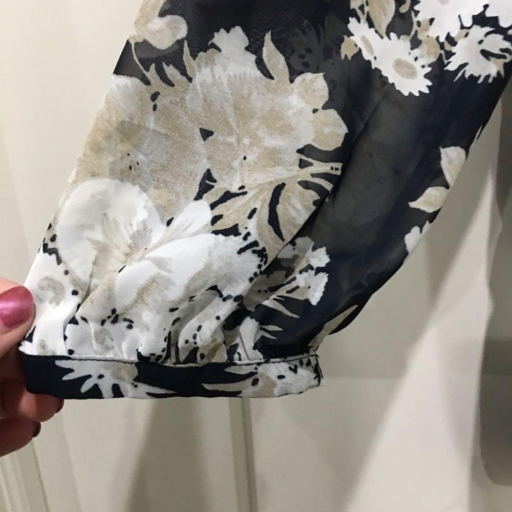 Philosophy floral navy tan white sheer blouse 3/4 sleeve small - Picture 5 of 7